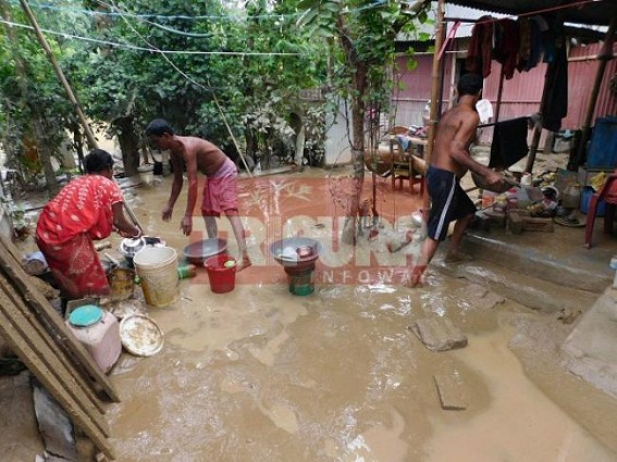 Massive flood devastates families : huge losses reported
